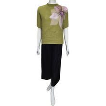 Load image into Gallery viewer, Co.lette Bloom Cube Pleated Top