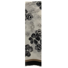 Load image into Gallery viewer, Centradenia Shawl
