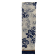 Load image into Gallery viewer, Centradenia Shawl
