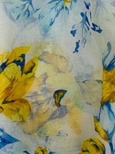Load image into Gallery viewer, Ranunculus Shawl
